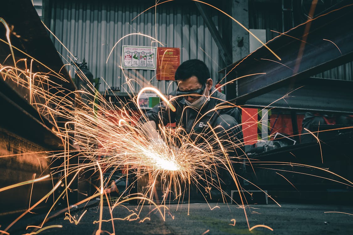free-photo-of-sparks-while-welding